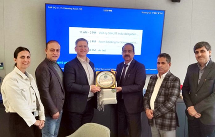 Prof BN Tripathi, Vice Chancellor, SKAUST-J felicitating Prof Antanas, Vice Chancellor nominees, University of Melbourne, Australia.