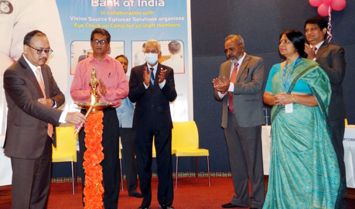 MD and CEO, Bank of India, Rajneesh Karnatak inaugurating an eye check-up camp at Mumbai Head office.