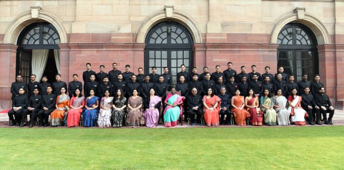 Officer trainees undergoing 98th Special Foundation Course at HIPA, Gurugram called on President Droupadi Murmu at Rashtrapati Bhavan.