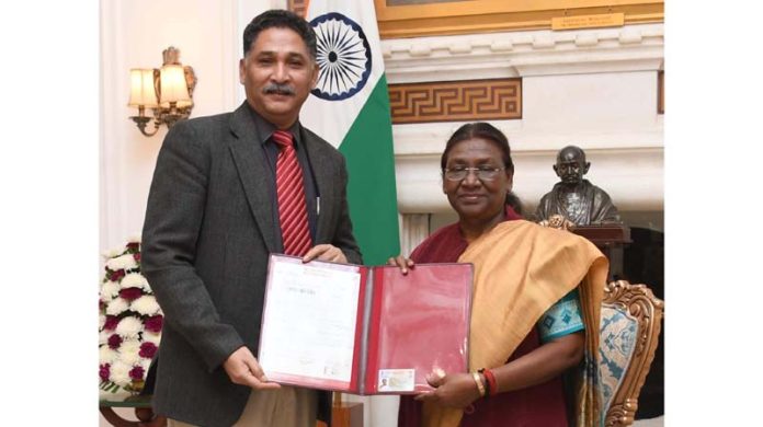 President Droupadi Murmu received her new voter ID card from Delhi’s Chief Electoral Officer P Krishnamurthy at the Rashtrapati Bhavan on Tuesday.