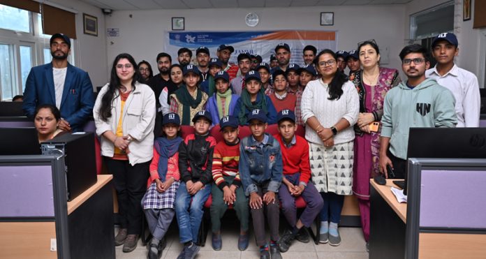 Organizers of Jan Jatiya Gaurav Divas at IIT Jammu and the participating students.