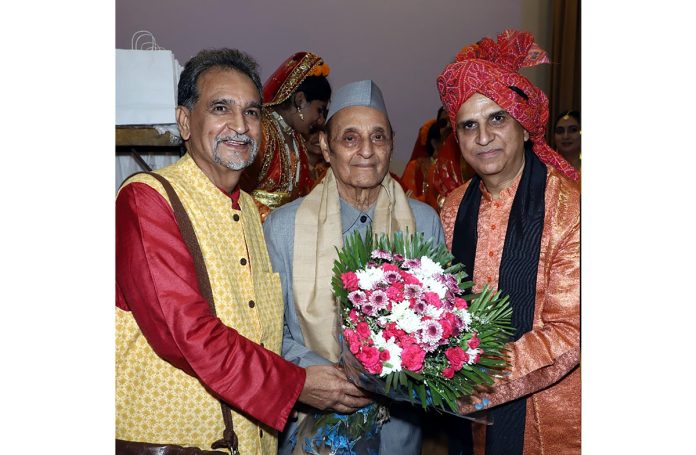 Dr Karan Singh being received by trustees of Dogra Samaj Trust Delhi during Foundation Day celebration.