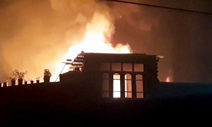 Fire blaze at Alochi Bagh in Srinagar. - Excelsior/Shakeel
