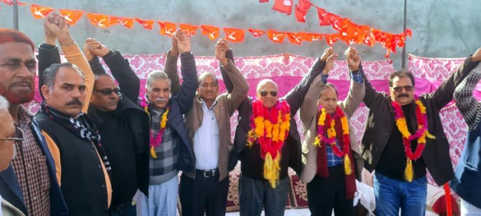 NC’s provincial president for Jammu RL Gupta alongwith other party leaders during public meeting in Kathua.