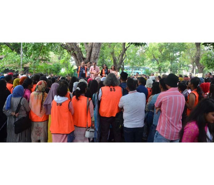 Students from J&K during their visit to Sewagram at Paunar in Wardha (Maharashtra).