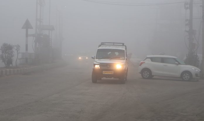 Kashmir Continues To See Dip In Night Temperatures, Dense Fog In Morning