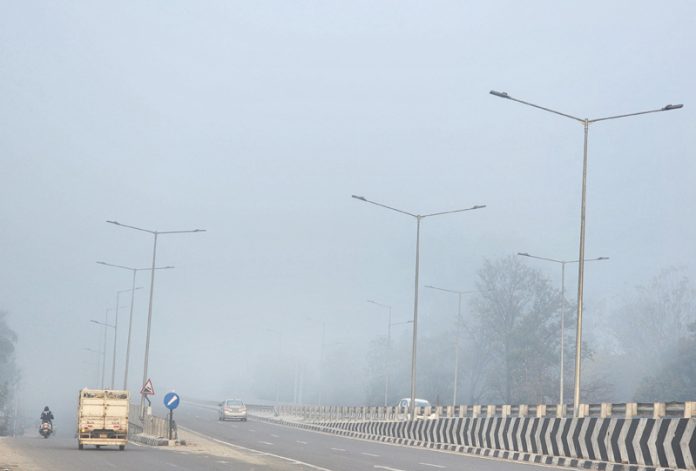 Jammu witnesses dense fog during morning hours on Thursday. - Excelsior/Rakesh