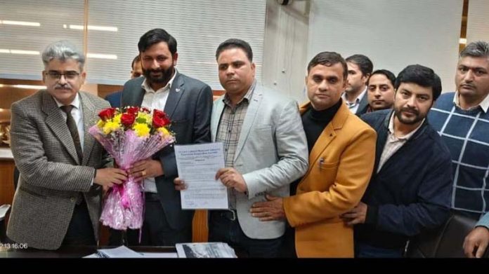 A delegation of Jammu based reserved category employees posted in Kashmir, during meeting with Chief Secy, Atal Dulloo in Jammu.