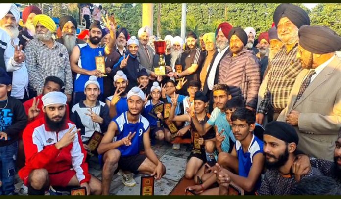 Chief guest Mahant Manjeet Singh posing with winning team at KK Hakku Hockey Stadium Jammu on Sunday.