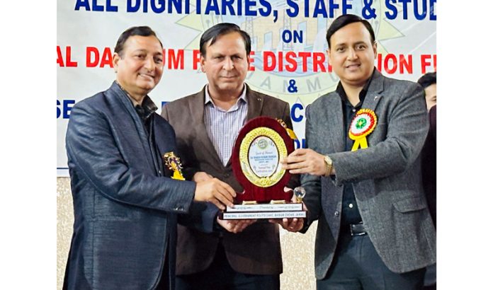 College Principal presenting memento to chief guest during Annual Day event at Government Polytechnic, Bikram Chowk, Jammu.