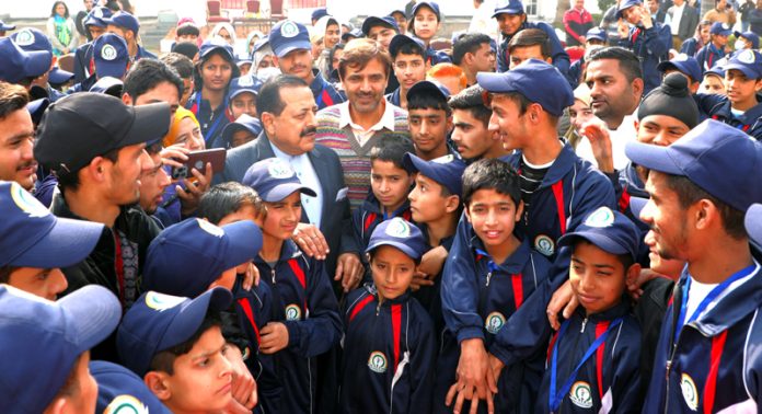 Union Minister Dr. Jitendra Singh interacting with school children from J&K at  New Delhi on Tuesday. 