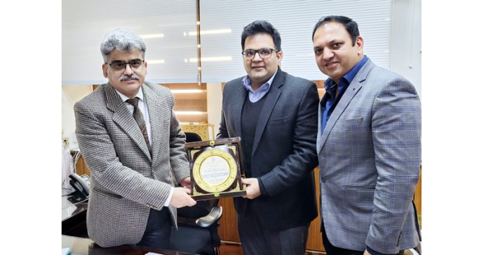 A delgation of ASSOCHAM felicitating Chief Secy, Atal Dulloo during meeting in Jammu on Tuesday.