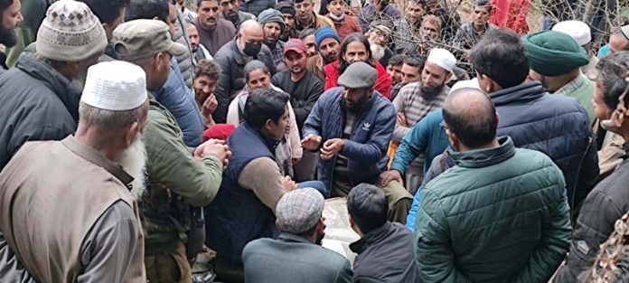 DC Ramban interacting with people.