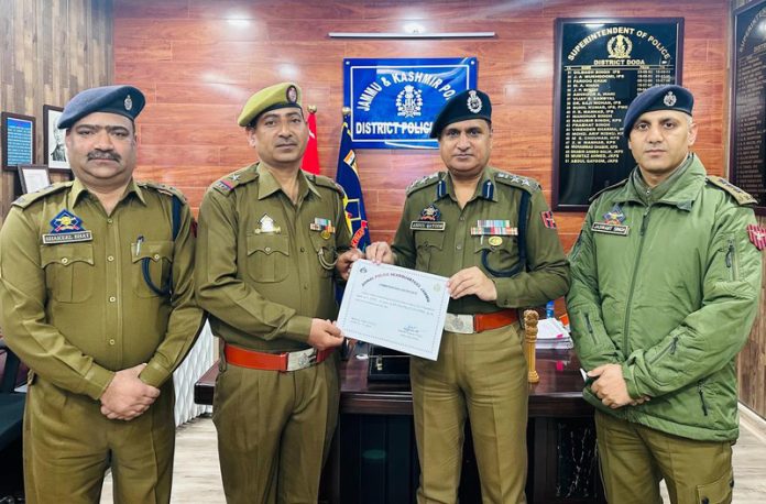 Abdul Qayoom, SSP Doda felicitating cops, who arrested a fraudster from Rajasthan on Saturday.