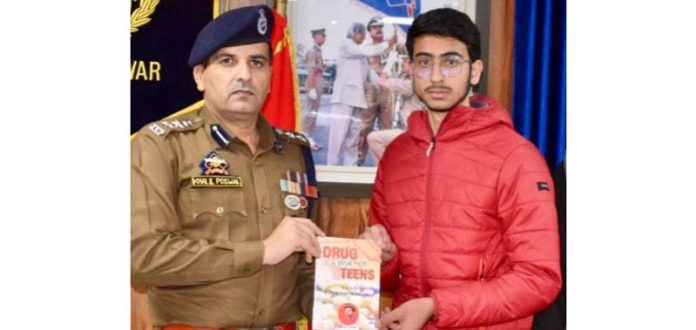 SSP Kishtwar, Khalil Poswal displays book 'Drug: A Risk For Teens' with its author, Ayan Saroori. —Excelsior/Tilak Raj