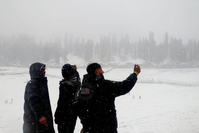 Snowfall In Kashmir Brings Cheers To Tourists, Local Players Linked With Tourism