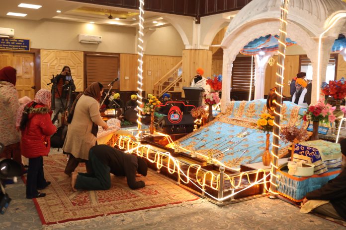 Sikhs Celebrate Guru Gobind Singh's 357th Birth Anniversary In Kashmir