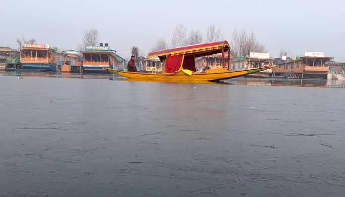 Kashmir Freezes With Intense Dry Cold, No Relief In Sight