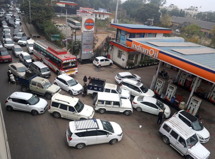Huge rush of vehicles at a petrol pump in Jammu on Tuesday. Another pic on page 4. -Excelsior/Rakesh