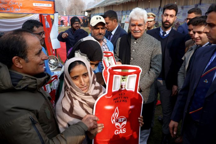 LG Manoj Sinha along with top officials during programme on VBSY at Polo Ground in Srinagar on Saturday. —Excelsior/Shakeel