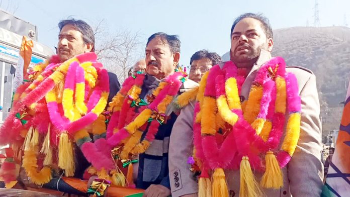 Congress leader Bharat Singh Solanki being welcomed at Banihal on Friday.