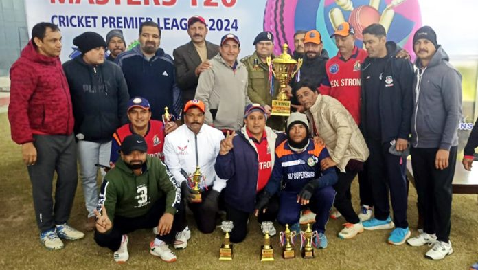 Chief Guest, Dr Vinod Kumar, Senior Superintendent of Police Jammu posing with the winning team on Monday.