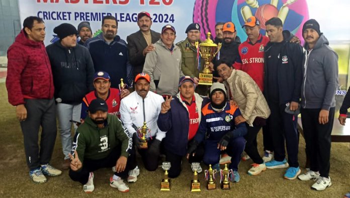 Chief Guest, Dr Vinod Kumar, Senior Superintendent of Police Jammu posing with the winning team on Monday.