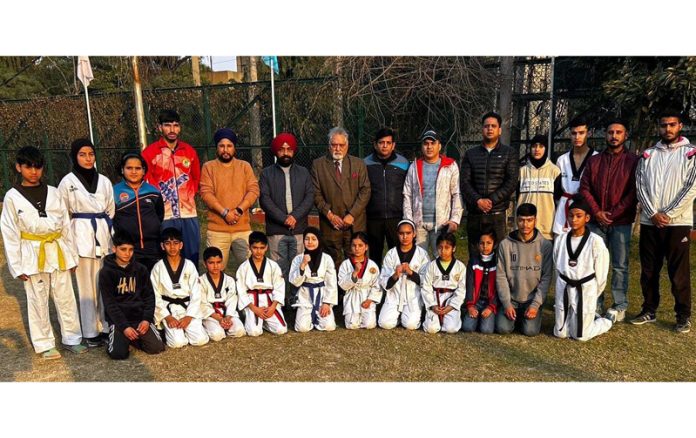 Dignitaries posing with J&K-UT Sub Junior Taekwondo team.