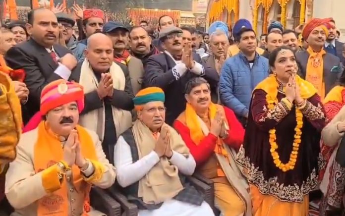 Union Minister Arjun Ram Meghwal and MP Jugal Kishore, along with Ajatshatru Singh (Trustee of J&K Dharmarth Trust), Dr Ritu Singh and other dignitaries offering prayers at Shri Raghunathji Temple in Jammu.