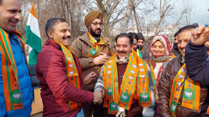 Scores of people joined BJP party in Arhama Ganderbal on Tuesday. — Excelsior/Firdous