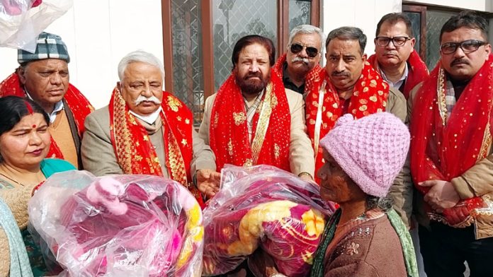 Former Minister and JKNC additional general secretary Ajay Sadhotra distributes blankets among inmates of Rehan Basera Shelter, Bahu Fort on Sunday.