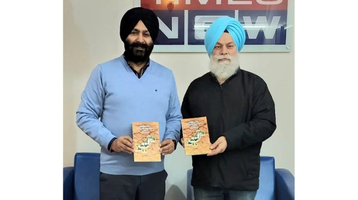 Senior Editor Times Now Pradeep Dutta releasing Jasbir Sarna’s book on Tuesday.