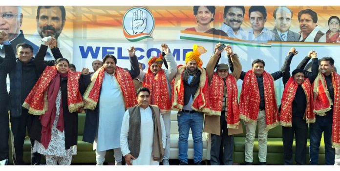 Senior AICC leader Bharat Singh Solanki and others during party meeting at Reasi on Wednesday. —Excelsior/Ramesh Mengi