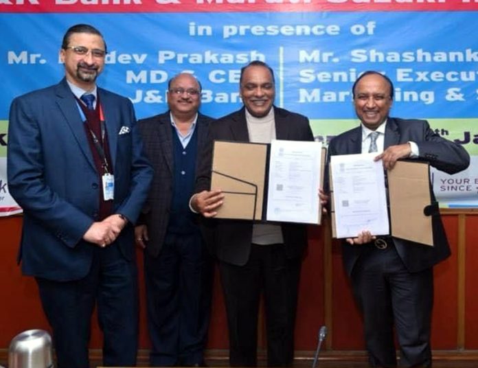 MD & CEO, J&K Bank, Baldev Prakash and MSIL’s Senior Executive Officer (M&S), Shashank Srivastav displaying documents after signing MoU in Jammu.