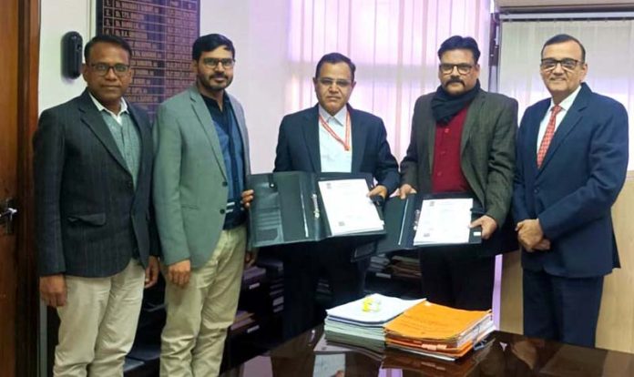 Officials of Ratle Hydroelectric Power Corporation Limited and Rajasthan Urja Vikas after signing Power Purchase Agreement at Jaipur on Wednesday.