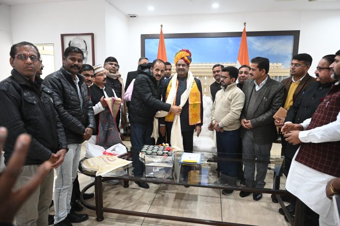 A delegation of Vedic Brahmans during meeting with Lok Sabha Speaker, Om Birla in Delhi.