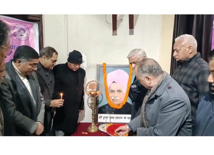 ABMBS office bearers paying tribute to Lala Hans Raj Mahajan in Jammu on Monday.