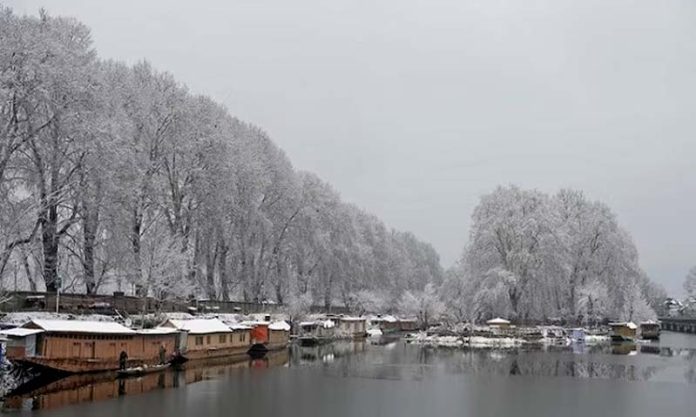 Severe cold in J&K, Valley temp remains below freezing point