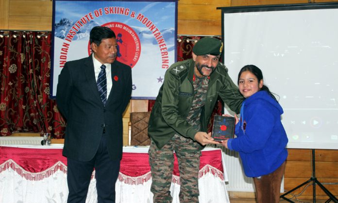 GOC 19 Infantry Division, Major General Rajesh Sethi presenting award to a participant at Gulmarg.