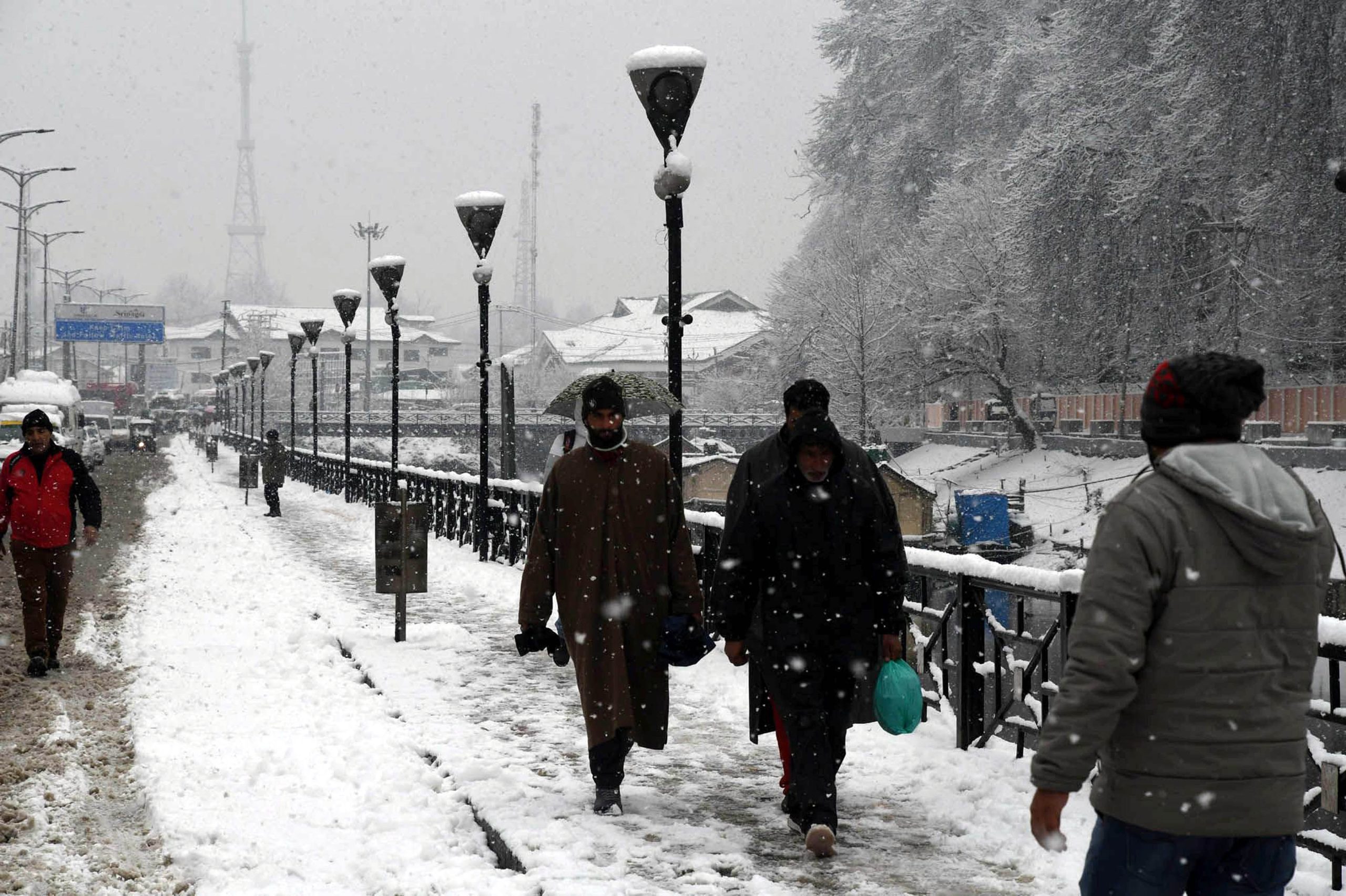 Mercury Dips Further In Kashmir Amid Cold Wave, Pahalgam Coldest With Minus  11.9 Deg C - DailyExcelsior