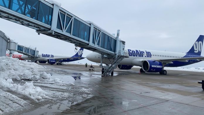 Air Traffic From Kashmir Suspended Due To Snowfall, 4 Flights Cancelled
