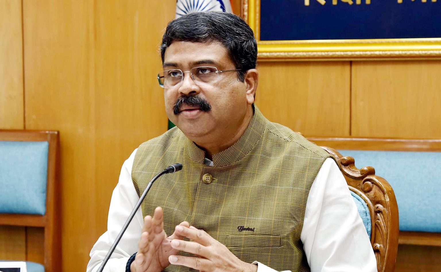 Dharmendra Pradhan meets Singapore PM, discusses cooperation in school ...