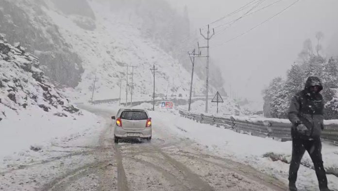 Srinagar-Leh Highway Closed Due To Heavy Snowfall