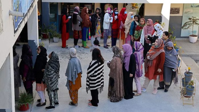 Voting Concludes Across Pakistan In Election Marred By Sporadic Violence