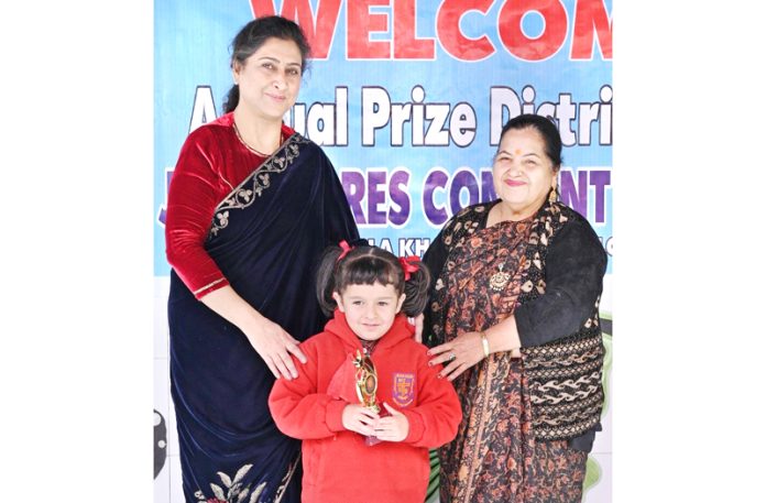 Chief Guest Anju Jamwal presenting prize to a student.