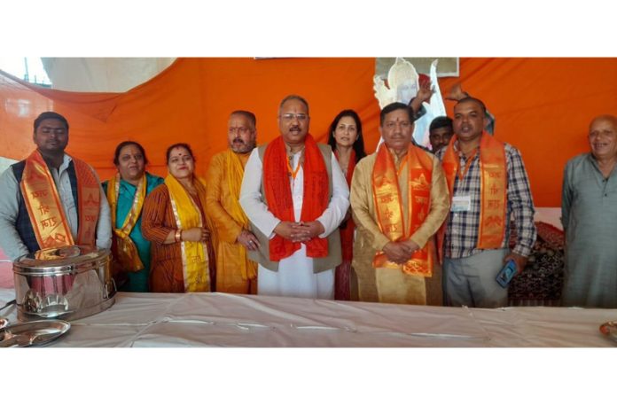 VHP leaders posing for a photograph at a langar in Ayodhya serving Dogra food to devotees.