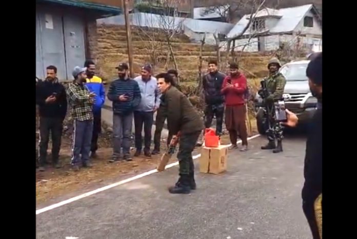 Kaun Hai Tumhara Bowler? Tendulkar Plays Gully Cricket In Kashmir