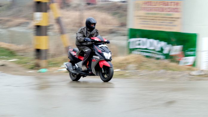 Jammu And Kashmir | Rain Lashes Srinagar, Temperature Dips