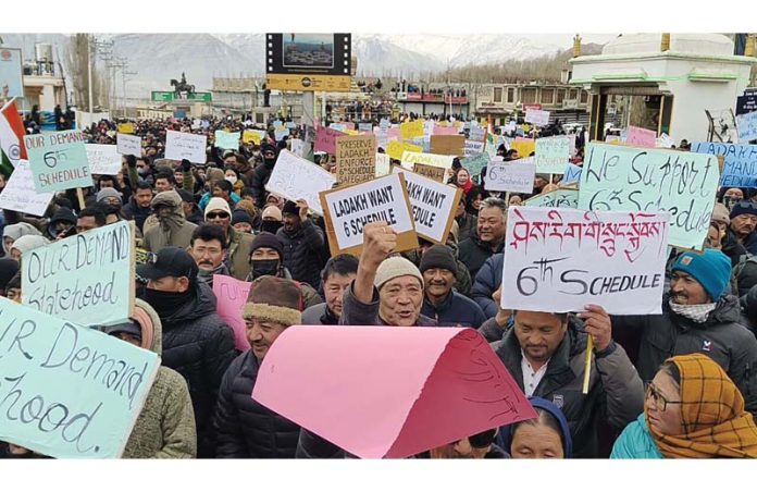 People participate in ‘Leh Chalo’ rally on Saturday.
