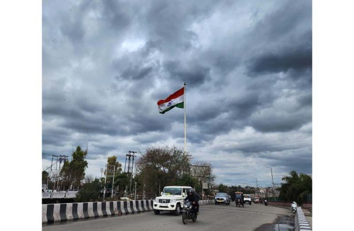 Mesmerising view of Jammu under the blanket of clouds. -Excelsior/Rakesh